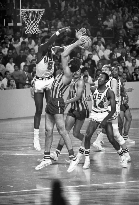 Framed Print : Spencer Haywood Blocking Framed Print : Spencer Haywood Blocking