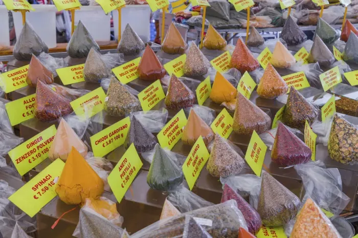 Framed Print : Spices at a market stall in Campo de Fiori, Rome, Lazio, Italy Framed Print : Spices at a market stall in Campo de Fiori, Rome, Lazio, Italy