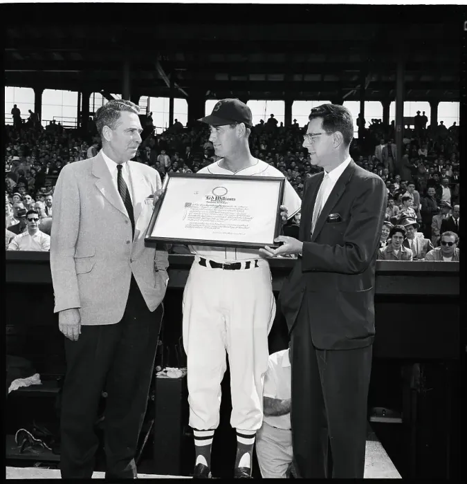 Framed Print : Sporting News Presents Award To Williams Framed Print : Sporting News Presents Award To Williams