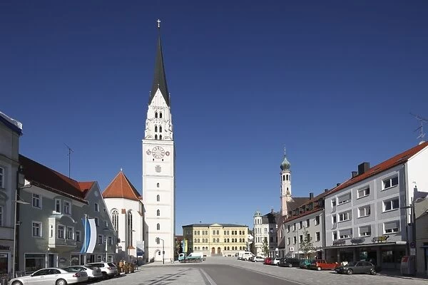 Square with the Parish Church of St. John the Baptist, Pfaffenhofen an der Ilm, Hallertau or Holledau, Upper Bavaria, Bavaria, Germany, Europe