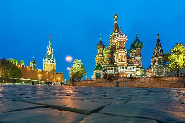 St. Basils cathedral on Red Square, Moscow
