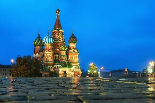 St. Basils cathedral on Red Square, Moscow