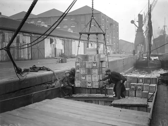 Framed Print : St Catherines Dock Framed Print : St Catherines Dock