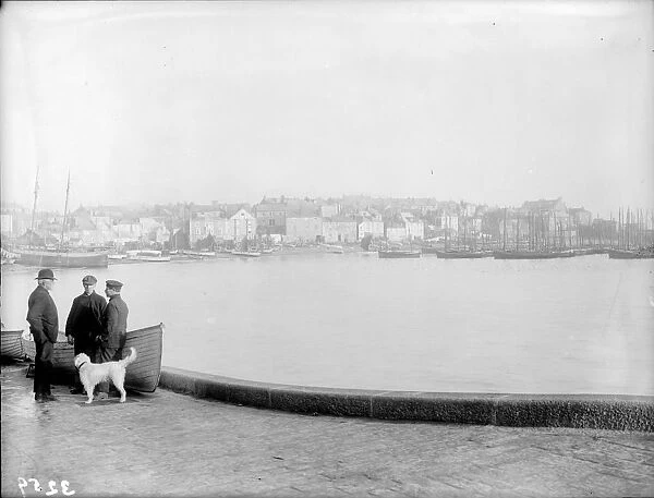 St Ives. 30th November 1908: St Ives harbour, Cornwall