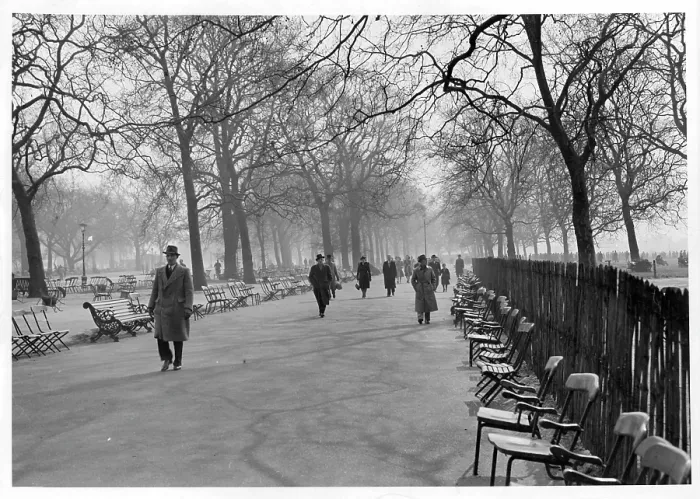 Framed Print : ST JAMES PARK Framed Print : ST JAMES PARK