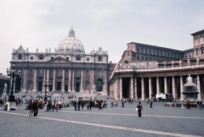 Framed Print : St Peter's Basilica, Rome Framed Print : St Peter's Basilica, Rome