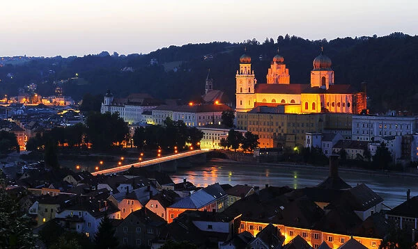 St. Stephans Cathedral, Inn River with Marienbruecke or Marys Bridge, Passau, Lower Bavaria, Bavaria, Germany, Europe, PublicGround