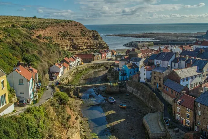 Framed Print : Staithes. View from the top of the hill into Staithes harbour Framed Print : Staithes. View from the top of the hill into Staithes harbour