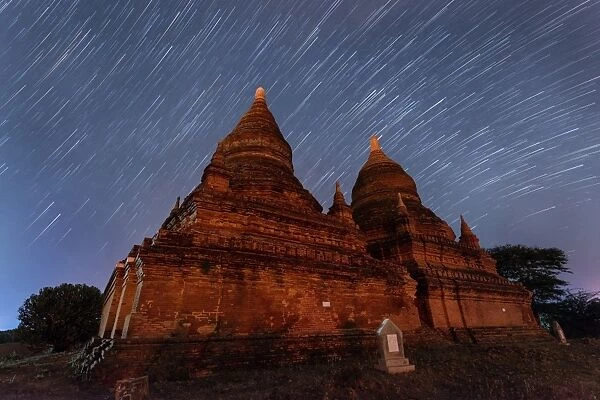 The star trail over the old Bagan pagadas