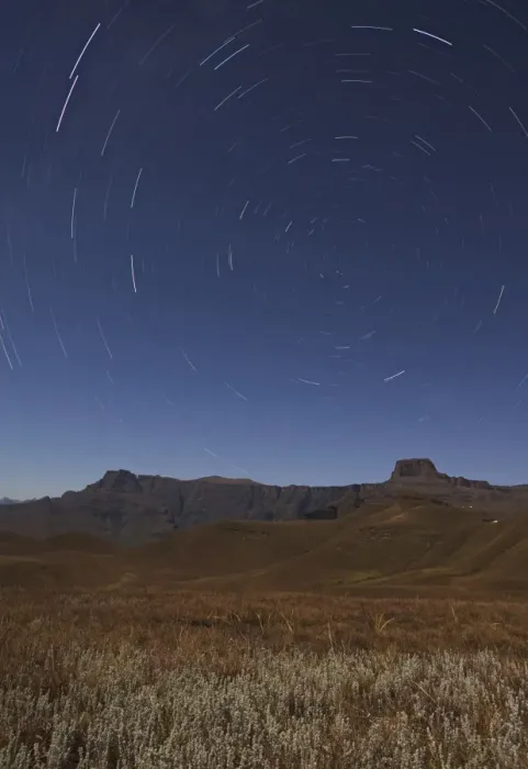 Framed Print : Star trails over the Amphitheatre range in the Drakensberg mountains, Kwazulu-Natal, South Africa Framed Print : Star trails over the Amphitheatre range in the Drakensberg mountains, Kwazulu-Natal, South Africa