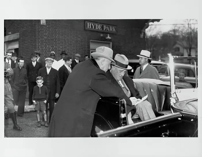 Framed Print : Starling Talking with President Roosevelt after their Arrival at Hyde Park Framed Print : Starling Talking with President Roosevelt after their Arrival at Hyde Park