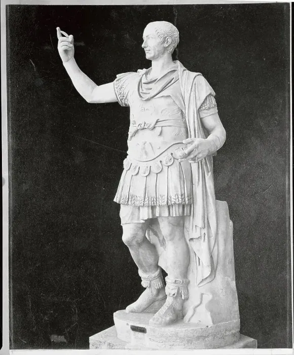 Framed Print : Statue of Julius Caesar Framed Print : Statue of Julius Caesar