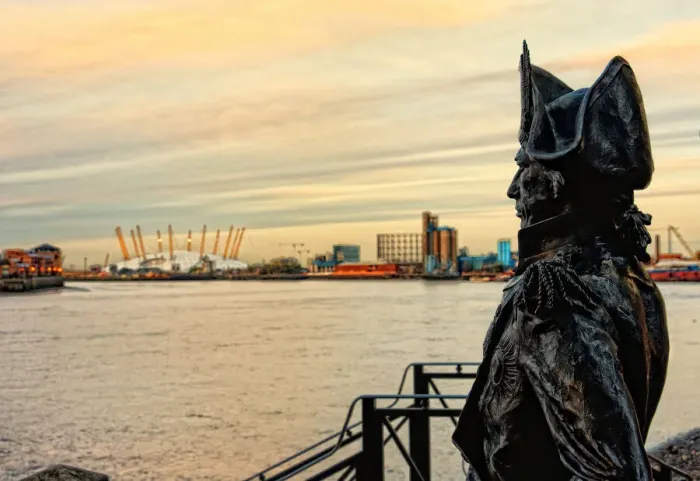 Framed Print : Statue of Lord Nelson looks over the Thames