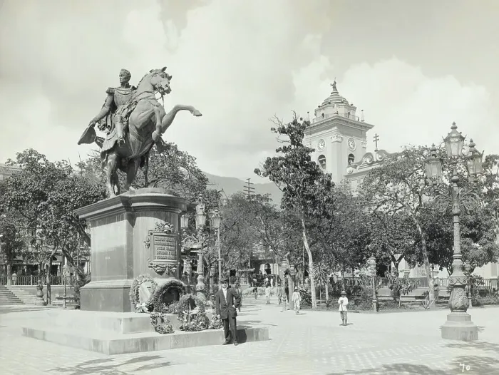 Framed Print : Statue of Simon Bolivar Framed Print : Statue of Simon Bolivar
