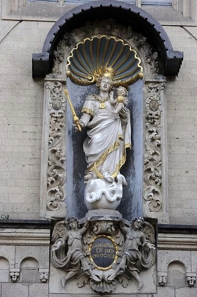 Statue of the Virgin Mary, Liebfrauenkirche, Church of Our Lady, Koblenz, Rhineland-Palatinate, Germany, Europe