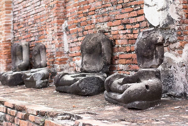 Statues. Wat Mahathat. Ayutthaya