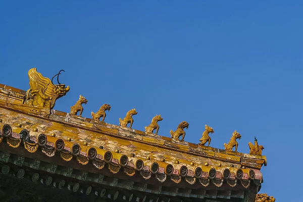 Statuettes on roof, Beijing, China