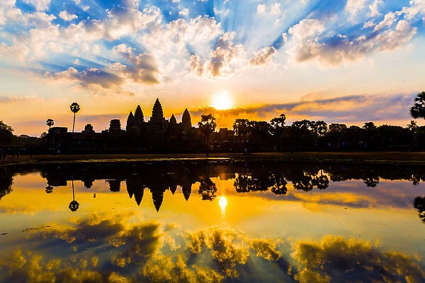 Status silhouette of Angkor Wat in sunrise, Cambodia