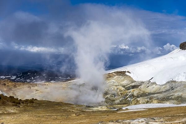 Steaming solfataras, fumaroles, sulfur and other minerals, high temperature area or geothermal area Hveradalir, volcanic mountain chain Kverkfjoll, on the northern edge of the Vatnajokull glacier, highlands, Iceland