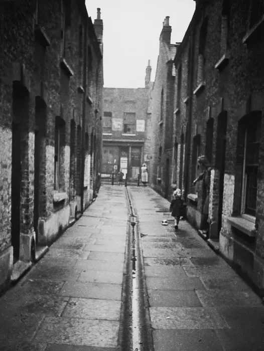 Framed Print : Stepney Backstreet Framed Print : Stepney Backstreet