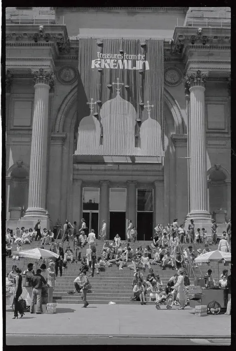 Framed Print : Front Steps of Metropolitan Museum of Art in NYC Framed Print : Front Steps of Metropolitan Museum of Art in NYC