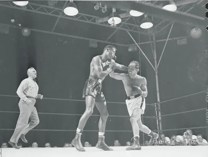 Framed Print : Steve Beloise Fighting Robinson Framed Print : Steve Beloise Fighting Robinson