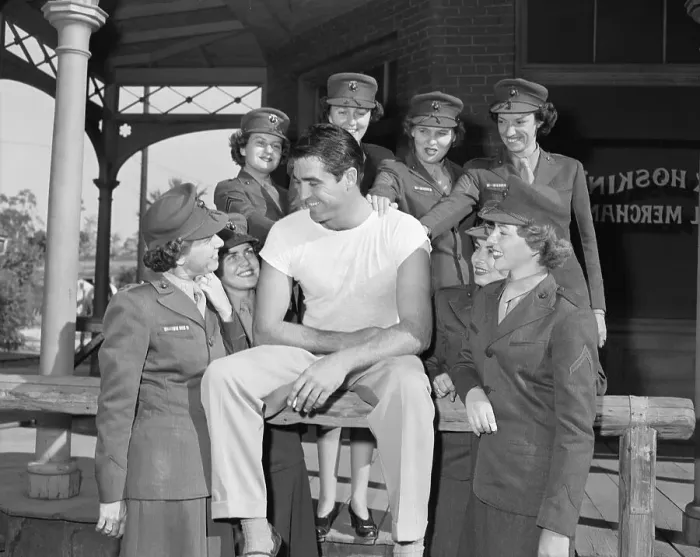Framed Print : Steve Cochran Speaking With Female Marines Framed Print : Steve Cochran Speaking With Female Marines