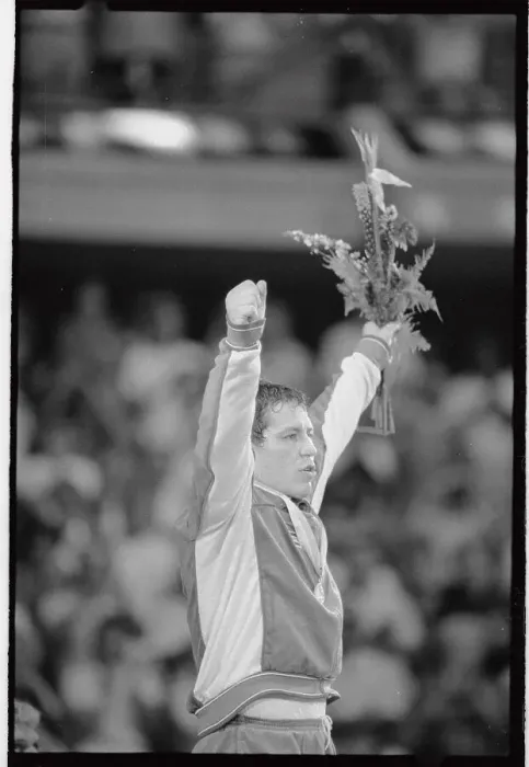 Framed Print : Steve Fraser Celebrating His Victory Framed Print : Steve Fraser Celebrating His Victory