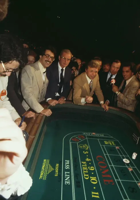 Framed Print : Steve Lawrence At Casino Dice Table Framed Print : Steve Lawrence At Casino Dice Table