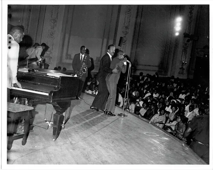 Framed Print : Stevie Wonder Performing Framed Print : Stevie Wonder Performing