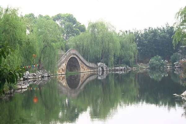 Stone Bridge, West Lake, Hangzhou, Zhejiang Province, China, Asia