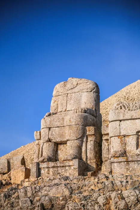 Framed Print : Stone heads at nemrut dagi, Turkey Framed Print : Stone heads at nemrut dagi, Turkey