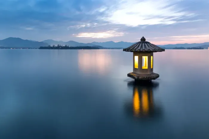 Framed Print : A stone lantern on the West Lake, Hangzhou Framed Print : A stone lantern on the West Lake, Hangzhou