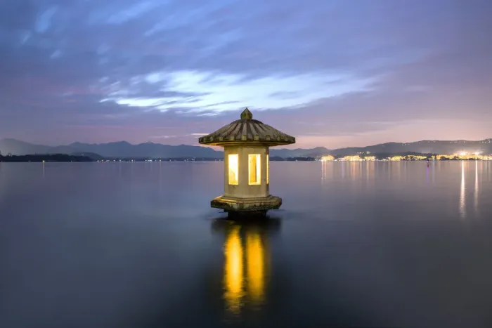 Framed Print : A stone lantern on the West Lake, Hangzhou Framed Print : A stone lantern on the West Lake, Hangzhou