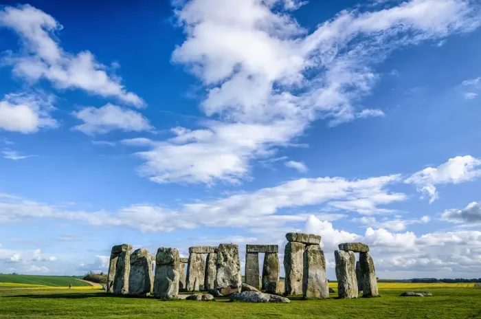 Framed Print : Stonehenge During Clear Winter Day Framed Print : Stonehenge During Clear Winter Day