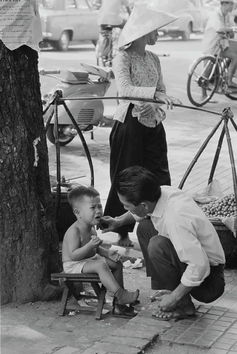 Framed Print : Street Dentist Framed Print : Street Dentist