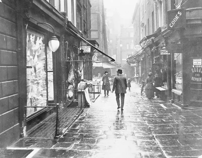Framed Print : Street Scene In London England Framed Print : Street Scene In London England