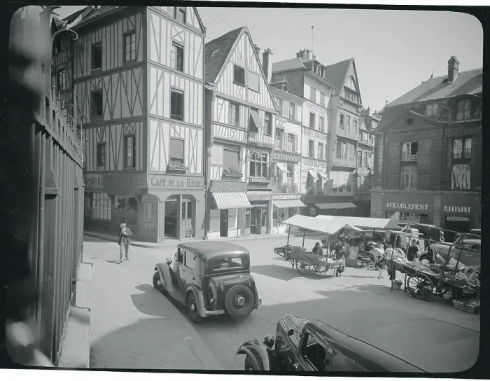 Framed Print : Street Scene in Rouen Framed Print : Street Scene in Rouen