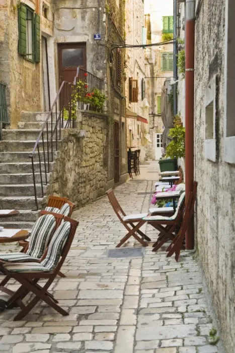 Framed Print : Street in Split Framed Print : Street in Split