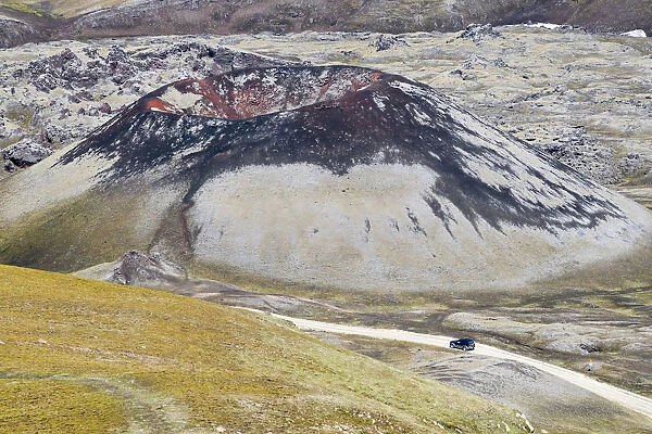 Stutur volcanic crater, Norournamshraun lava field, Jeep travelling on a highland road, F208, Landmannalaugar, Fjallabak Nature Reserve, Highlands, Iceland, Europe