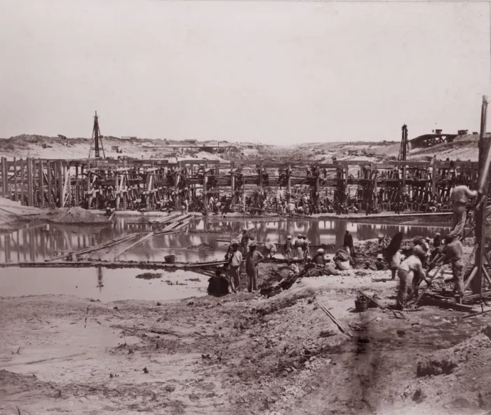 Framed Print : Suez Construction