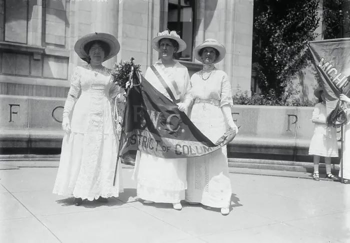 Framed Print : Suffrage Women with Banner Framed Print : Suffrage Women with Banner