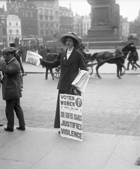 Framed Print : Suffragette with Large Sign and Selling Pamphlets Framed Print : Suffragette with Large Sign and Selling Pamphlets