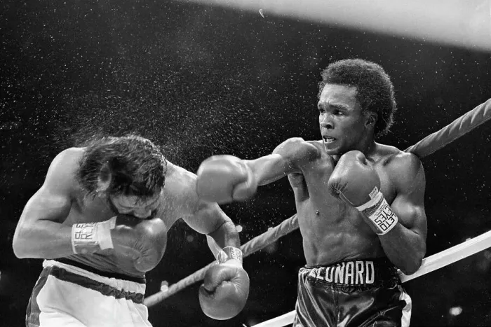 Framed Print : Sugar Ray Leonard Hits Roberto Duran Framed Print : Sugar Ray Leonard Hits Roberto Duran