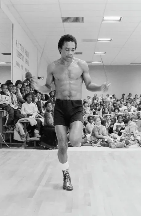 Framed Print : Sugar Ray Leonard Jumping Rope Framed Print : Sugar Ray Leonard Jumping Rope