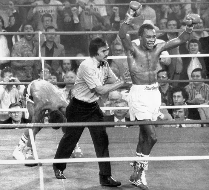 Framed Print : Sugar Ray Leonard Winning Fight Framed Print : Sugar Ray Leonard Winning Fight