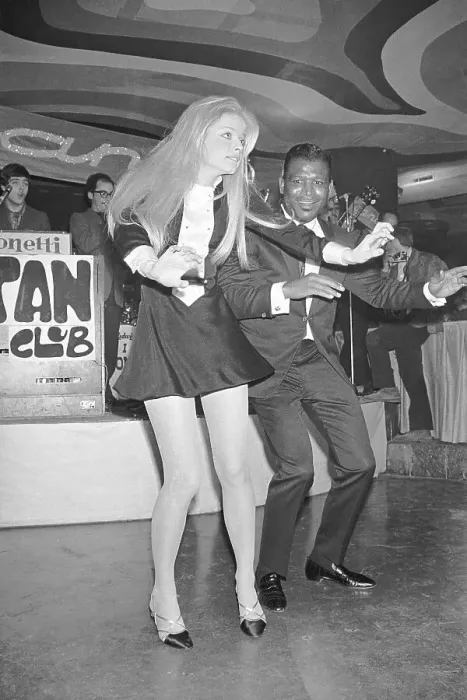 Framed Print : Sugar Ray Robinson Dances with Ewa Aulin Framed Print : Sugar Ray Robinson Dances with Ewa Aulin