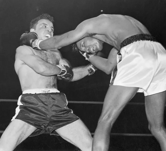Framed Print : Sugar Ray Robinson Fighting Jake LaMotta Framed Print : Sugar Ray Robinson Fighting Jake LaMotta