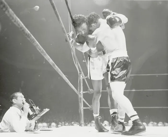 Framed Print : Sugar Ray Robinson and Gene Fullmer in Boxing Action Framed Print : Sugar Ray Robinson and Gene Fullmer in Boxing Action