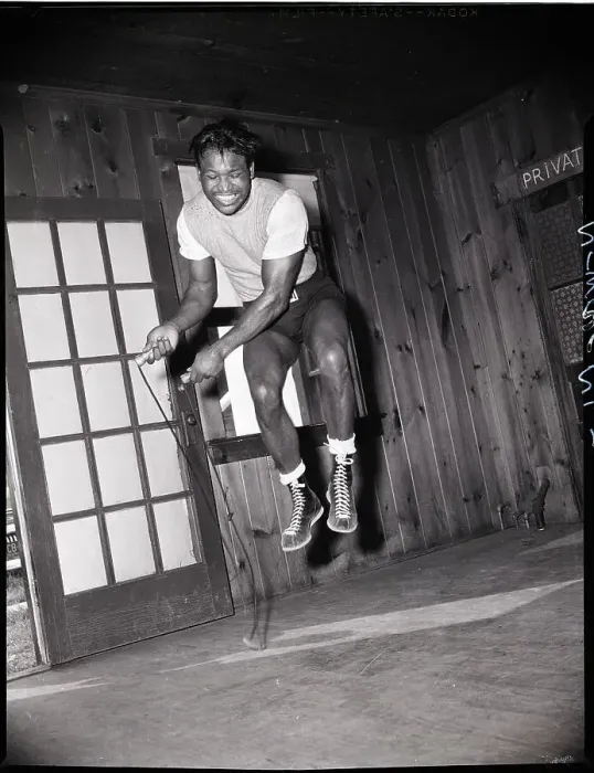 Framed Print : Sugar Ray Robinson with Jump Rope Framed Print : Sugar Ray Robinson with Jump Rope